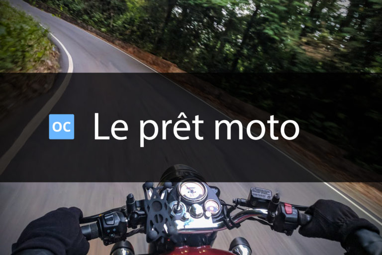 Guidon d'un deux-roues motorisé sur une route en forêt, visuel Le prêt moto d'Online Credit
